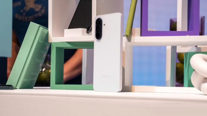 Điện thoại Galaxy A37 màu Awesome White (Ảnh: Internet)