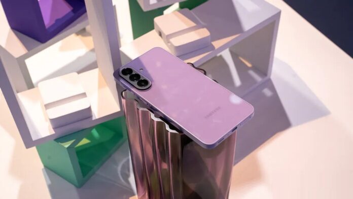 Điện thoại Galaxy A57 màu Awesome Lilac (Ảnh: Internet)