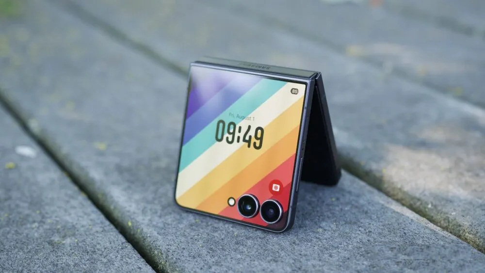 Điện thoại màn hình gập Galaxy Z Flip 7 của Samsung (Ảnh: Internet)