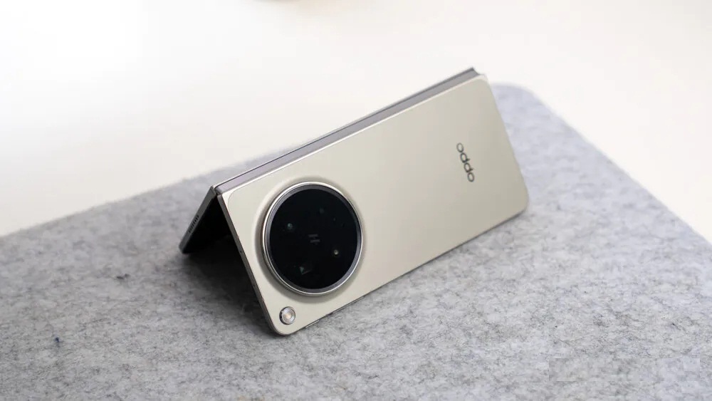 Điện thoại màn hình gập OPPO Find N6 (Ảnh: Internet) Điện thoại màn hình gập OPPO Find N6 (Ảnh: Internet)