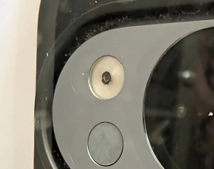 Vết cháy của đèn pin trên điện thoại Pixel 10 Pro XL (Ảnh: Internet)