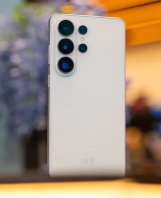 Điện thoại Galaxy S26 Ultra của Samsung bị phàn nàn về màn hình gây khó chịu và tốc độ sạc không dây Điện thoại Galaxy S26 Ultra của Samsung (Ảnh: Internet)