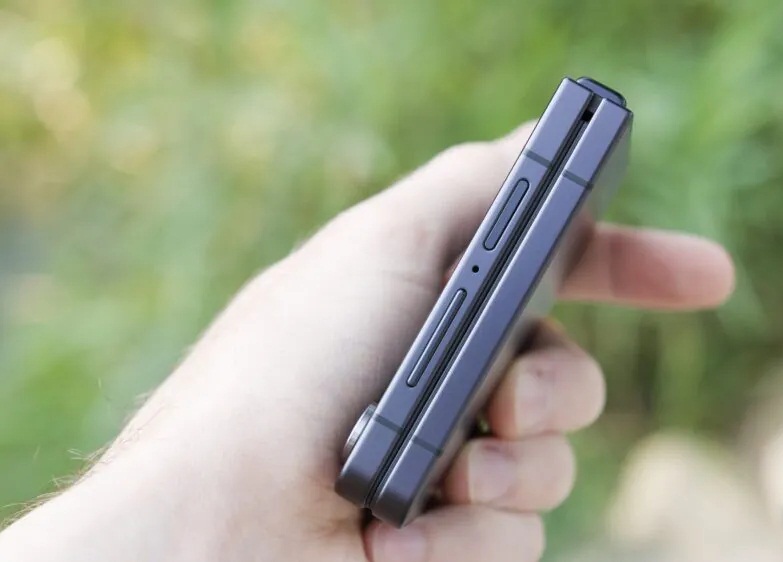 Điện thoại màn hình gập Galaxy Z Flip 7 (Ảnh: Internet)