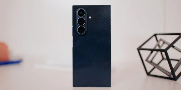 Mặt sau của Galaxy Z TriFold (Ảnh: Internet)