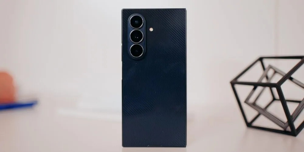 Mặt sau của Galaxy Z TriFold (Ảnh: Internet)