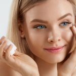 Chăm sóc da hằng ngày là bước quan trọng giúp giảm thiểu quầng thâm mắt