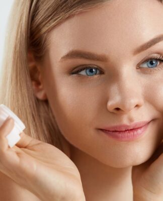 Cách giảm quầng thâm mắt hiệu quả Chăm sóc da hằng ngày là bước quan trọng giúp giảm thiểu quầng thâm mắt