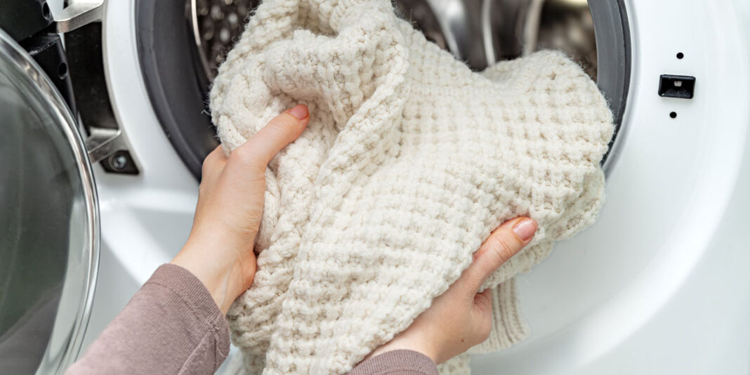 Giặt quần áo trước khi mặc là cách đơn giản để giảm nguy cơ tiếp xúc với các tác nhân không mong muốn