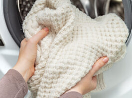 Giặt quần áo trước khi mặc là cách đơn giản để giảm nguy cơ tiếp xúc với các tác nhân không mong muốn