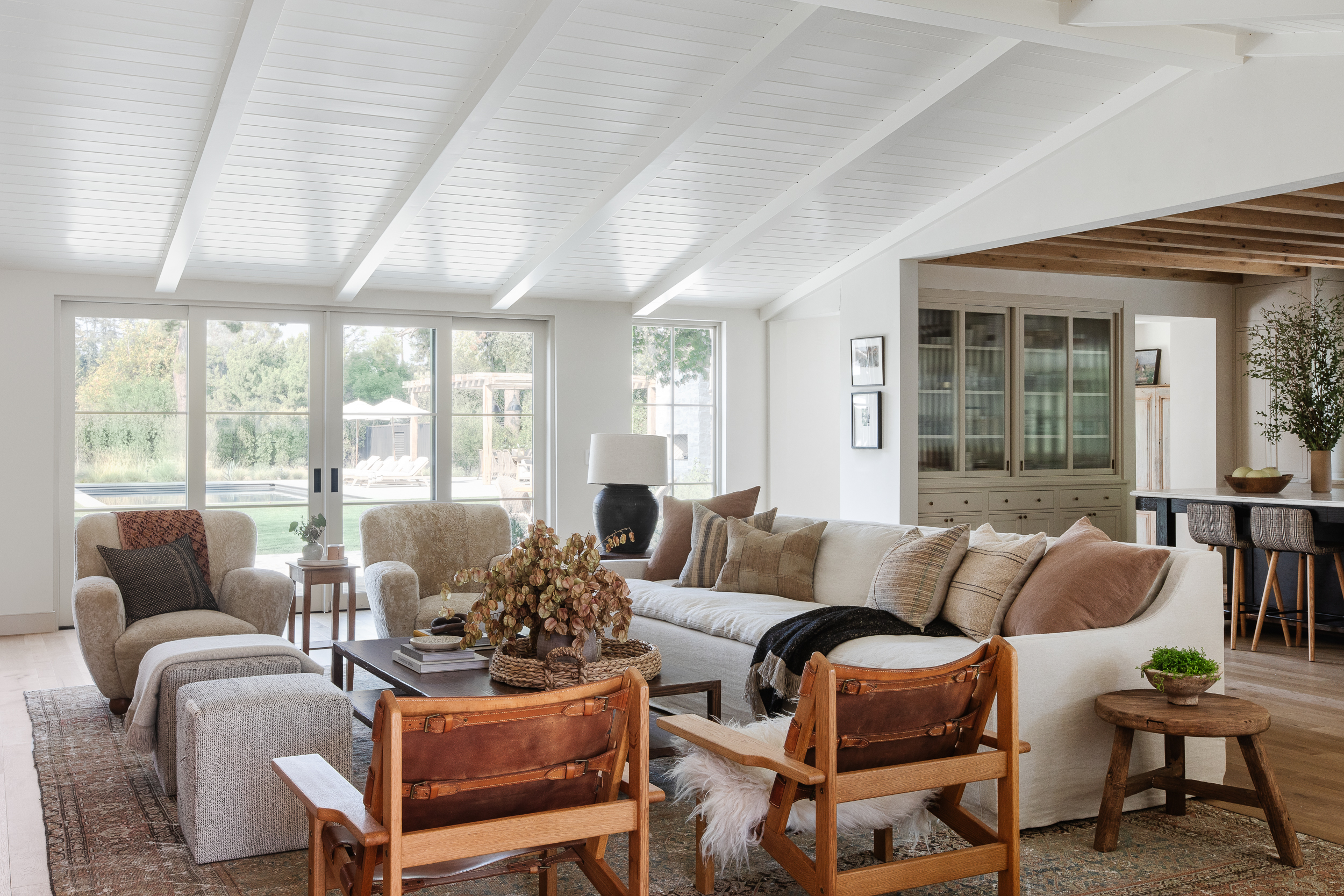 Một cách khác để mang không khí mùa xuân vào nhà là thay đổi chất liệu và các phụ kiện trang trí