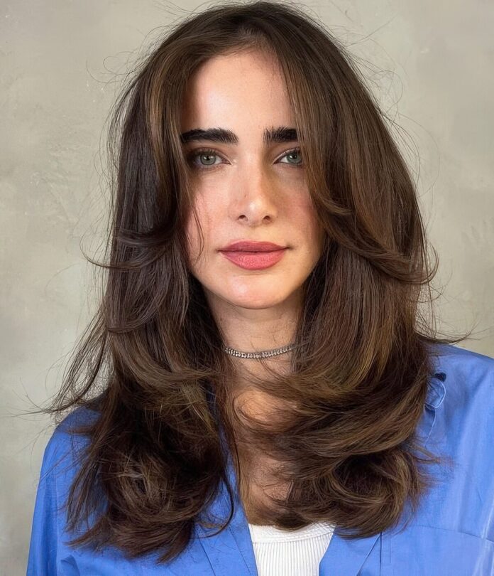 Tóc cắt bằng kết hợp lớp ôm mặt