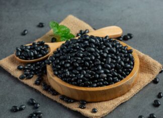 9 lợi ích của đậu đen đối với sức khỏe mà bạn nên biết Đậu đen là nguồn protein thực vật dồi dào