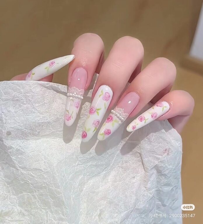 Dáng móng ngọt ngào phối hoa