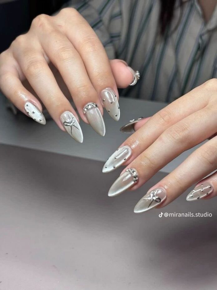Nail trắng mắt mèo