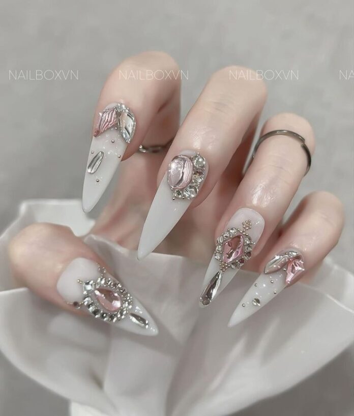 Đính đá tạo cụm sang chảnh