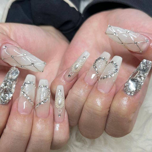 Nail trắng Ombre