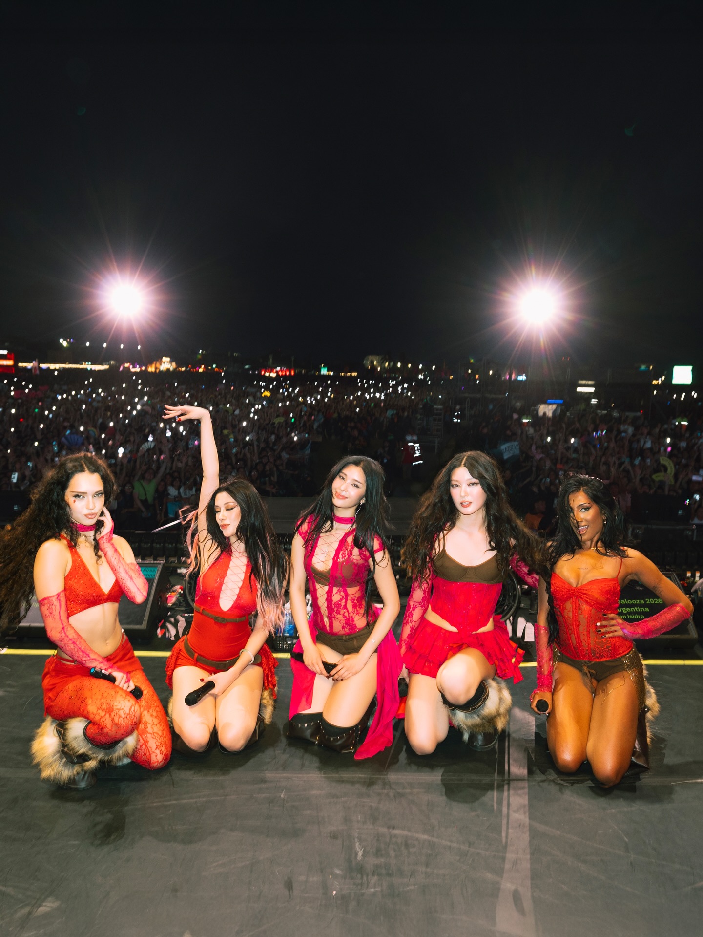 Hơn 10000 nghìn khán giả có mặt tại sự kiện để hòa mình vào sân khấu của KATSEYE (Ảnh: Internet)