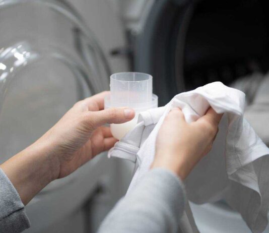 Một số loại chất liệu đặc biệt cần được giặt bằng nước lạnh để tránh hư hỏng