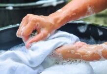 Nước lạnh được xem là lựa chọn thông minh và an toàn nhất khi giặt đồ