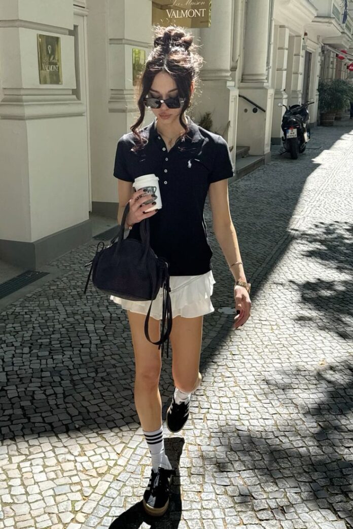 Phối cùng chân váy ngắn