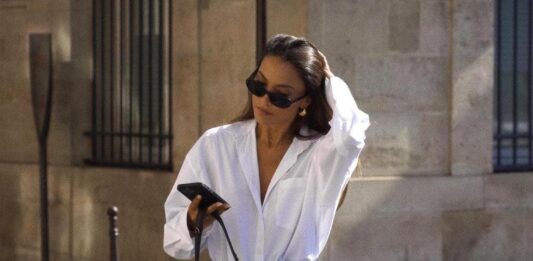 10 kiểu giày giúp bạn mặc quần baggy jeans cực kỳ sành điệu Giày cao gót mũi nhọn