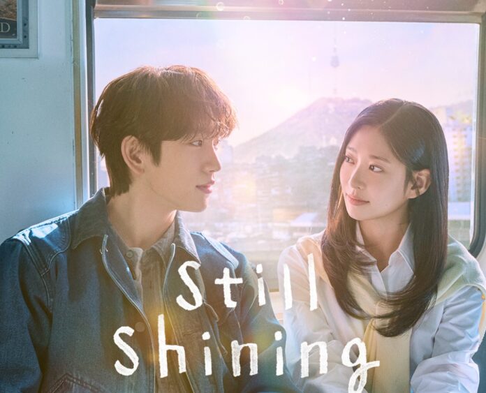 Still Shining là câu chuyện tình đầu nhẹ nhàng song cũng đầy rung cảm mãnh liệt (Ảnh: Internet)