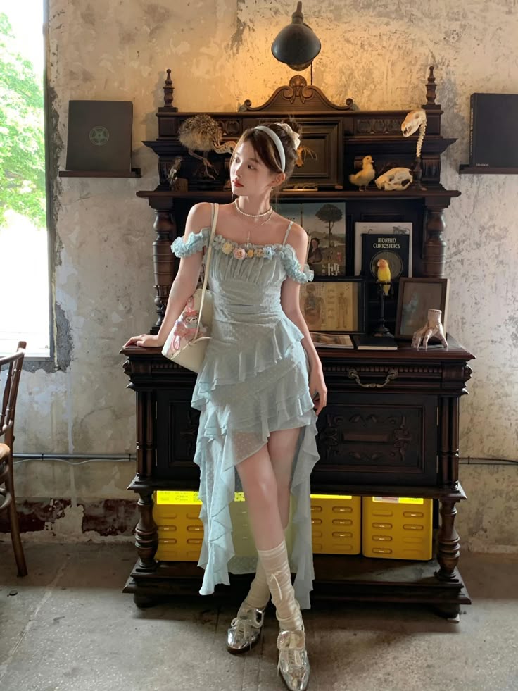 Váy High-Low trễ vai bèo nhún