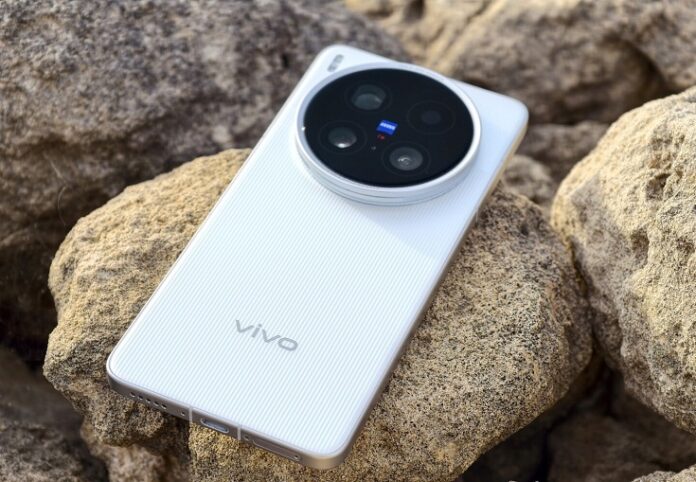 Điện thoại Vivo X300 Ultra (Ảnh: Internet) Điện thoại Vivo X300 Ultra (Ảnh: Internet)