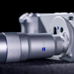 Điện thoại Vivo X300 Ultra sẽ ra mắt cuối tháng 3 và có tính năng quay video mới giống OnePlus Điện thoại Vivo X300 Ultra với phụ kiện ống kính mở rộng (Ảnh: Internet)