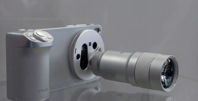 Điện thoại Vivo X300 Ultra với phụ kiện ống kính mở rộng (Ảnh: Internet) Điện thoại Vivo X300 Ultra với phụ kiện ống kính mở rộng (Ảnh: Internet)