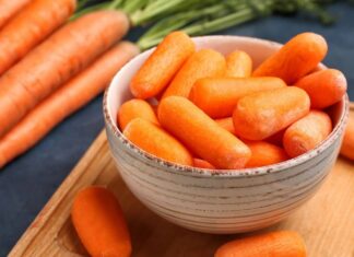 Cà rốt luôn nên được bảo quản trong tủ lạnh thay vì để ở nhiệt độ phòng