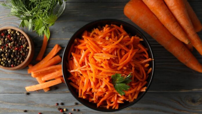 Cà rốt sau khi cắt nhỏ sẽ nhanh mất độ giòn hơn, vì vậy cần được bảo quản cẩn thận hơn