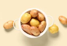 Nếu củ khoai trở nên mềm nhũn, nhăn nheo hoặc có mùi mốc, đó là lúc bạn nên loại bỏ