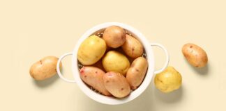 Nếu củ khoai trở nên mềm nhũn, nhăn nheo hoặc có mùi mốc, đó là lúc bạn nên loại bỏ