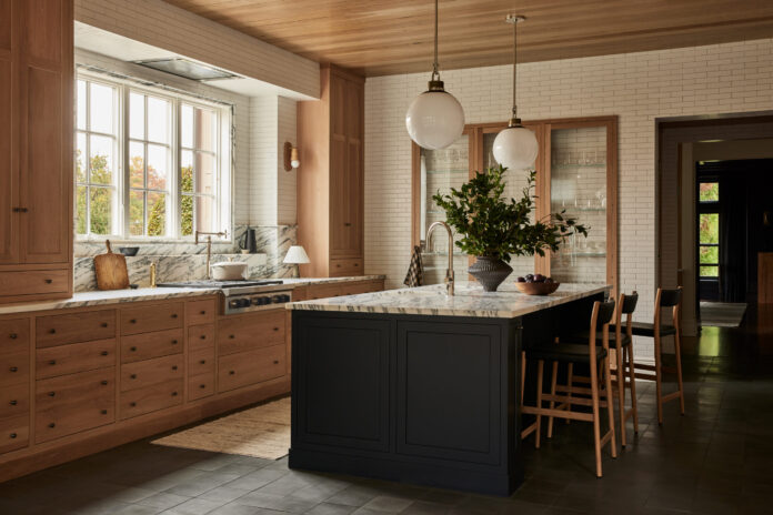 Trước khi quyết định bố cục, hãy nghĩ xem có bao nhiêu người sẽ sử dụng bếp thường xuyên