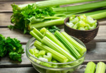 Bí quyết bảo quản cần tây giòn lâu, tươi ngon như mới mua Cách tốt nhất là bảo quản cần tây trong ngăn mát tủ lạnh, nơi có nhiệt độ ổn định