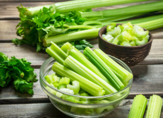 Bí quyết bảo quản cần tây giòn lâu, tươi ngon như mới mua Cách tốt nhất là bảo quản cần tây trong ngăn mát tủ lạnh, nơi có nhiệt độ ổn định