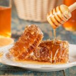 Mật ong nổi tiếng là một trong những thực phẩm có độ bền tự nhiên cao nhất