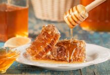Mật ong nổi tiếng là một trong những thực phẩm có độ bền tự nhiên cao nhất