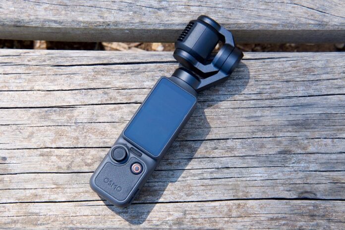 Camera Osmo Pocket 4 gập xuống và tắt nguồn (Ảnh: Internet)