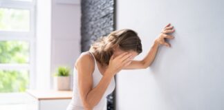 nguyên nhân phổ biến gây chóng mặt khi đứng