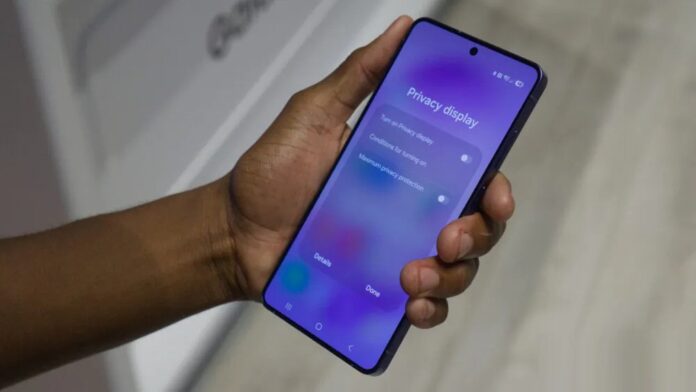 Điện thoại Galaxy S26 Ultra hiển thị cài đặt nhanh màn hình bảo mật (Ảnh: Internet)