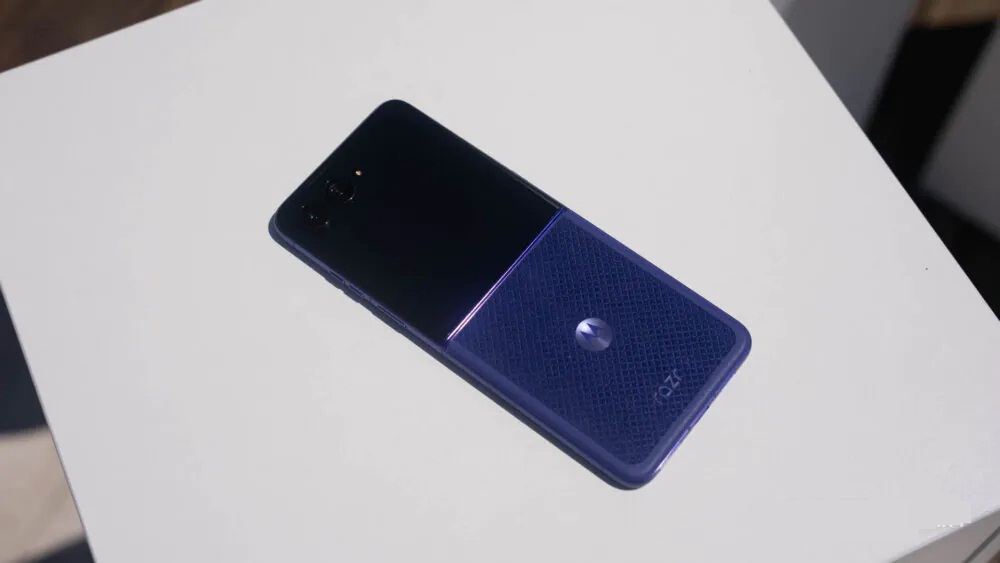 Điện thoại Motorola Razr Ultra 2026 (Ảnh: Internet)