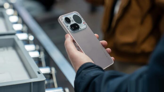 Điện thoại Nothing Phone 4a Pro (Ảnh: Internet)