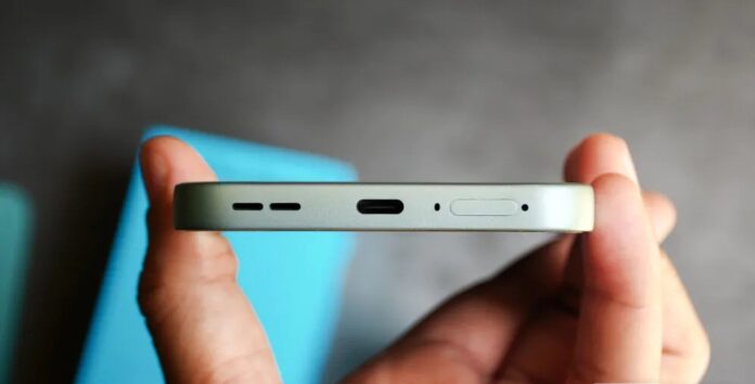 Cạnh dưới của điện thoại OnePlus Nord 6 (Ảnh: Internet)
