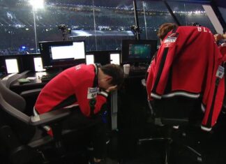 Faker ôm mặt khóc sau trận thua chóng vánh trước SSG. Ảnh: internet