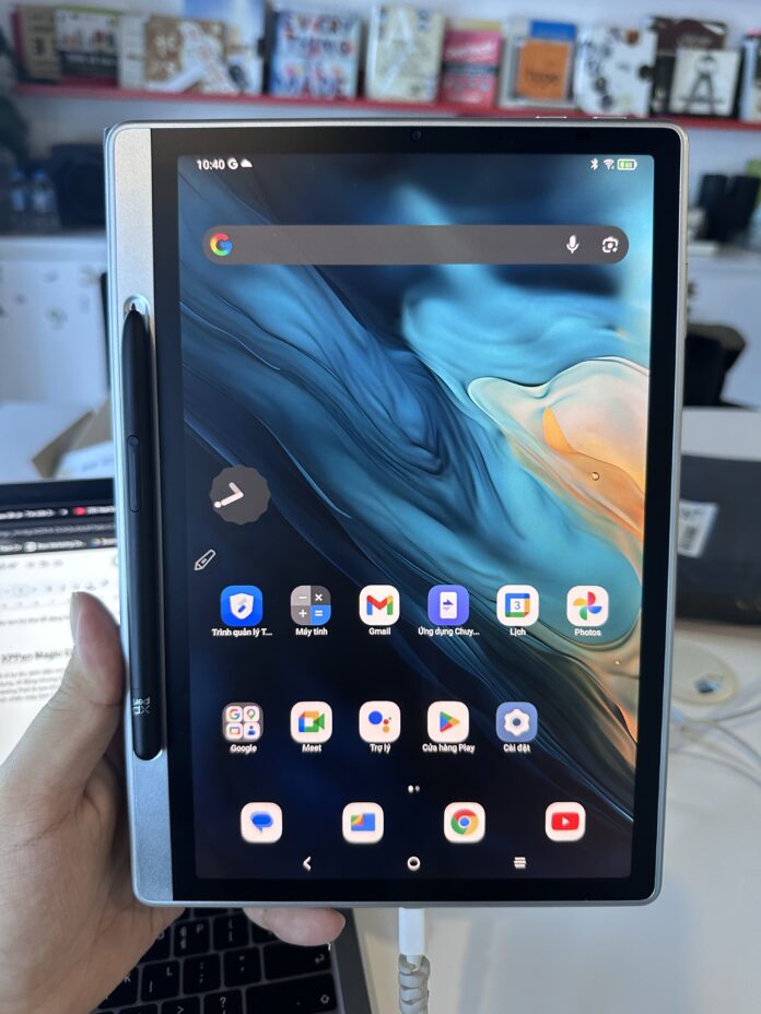 Pin 8000mAh cho 10–13 giờ sử dụng, đủ dùng trọn ngày học tập và làm việc (Ảnh: Internet)