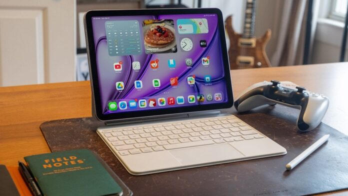 iPad Air M4 và bàn phím Magic Keyboard (Ảnh: Internet)