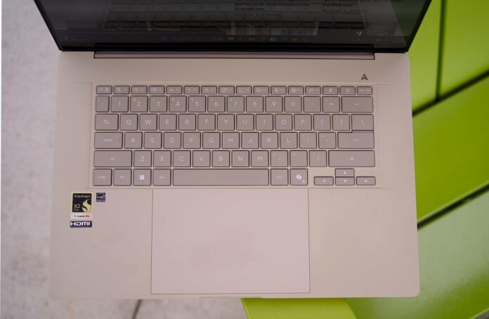 Laptop ASUS Zenbook A16 (Ảnh: Internet)