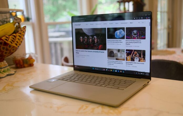 Laptop ASUS Zenbook A16 (Ảnh: Internet)